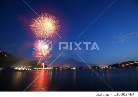 夏の夜に彩る幻想的な花火 130002464