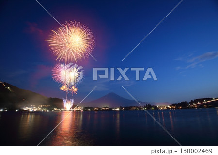 夏の夜空に舞う花火 夏の夜空に舞う花火 130002469