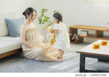 リビングのファミリー 130002508