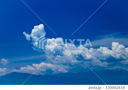 丹沢山塊に発生した積乱雲の白さが青空に映えます 130002638