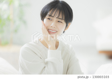 ベッドの女性 ベッドの女性 130003103