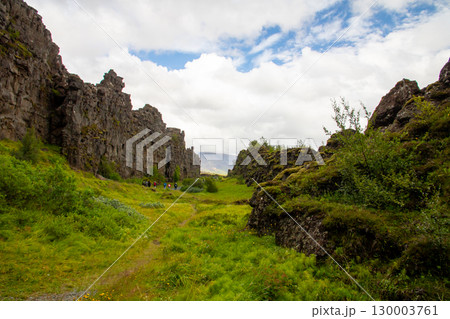 北欧の島国アイスランド ギャオと呼ばれる地球の割れ目がある世界遺産シンクヴェトリル国立公園 北欧の島国アイスランド ギャオと呼ばれる地球の割れ目がある世界遺産シンクヴェトリル国立公園 130003761