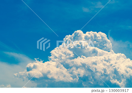夏の青い空と白い雲 b-3 暖色 夏の青い空と白い雲 b-3 暖色 130003917