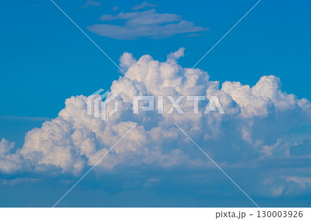 夏の青い空と白い雲　d-1 130003926