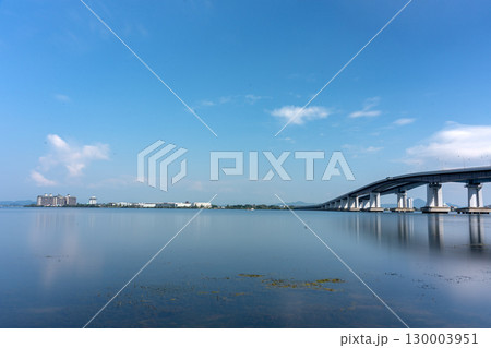 琵琶湖大橋付近の堅田川から見る対岸の守山の風景 琵琶湖大橋付近の堅田川から見る対岸の守山の風景 130003951