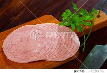 Sliced chopped pork sausage 130004182