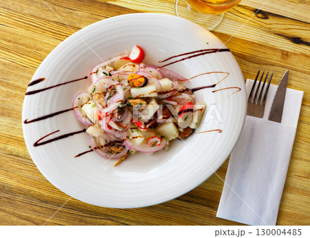 Salad with melon, mussels and crab sticks Salad with melon, mussels and crab sticks 130004485