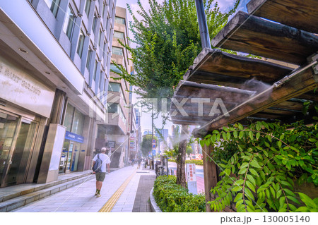 日本の東京都市景観猛烈な暑さ続く…神田神保町・北向きに店が並ぶ古書店街やクールスポット=8月21日 日本の東京都市景観猛烈な暑さ続く…神田神保町・北向きに店が並ぶ古書店街やクールスポット=8月21日 130005140