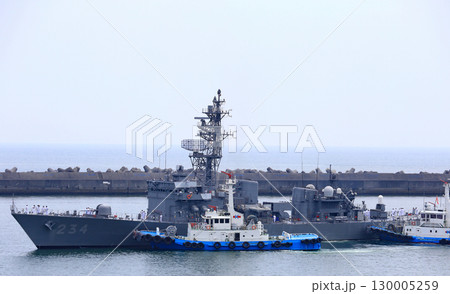 入港してきた護衛艦とね 130005259