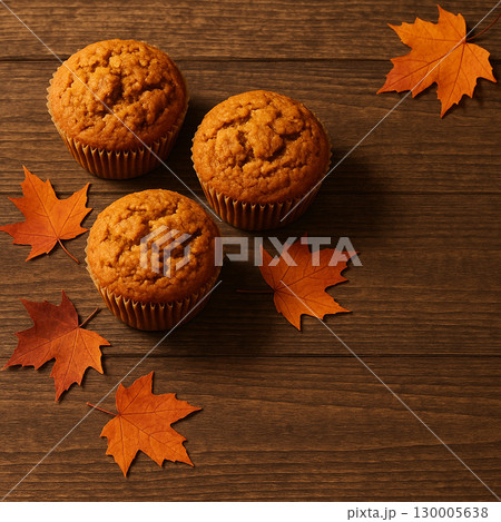 秋の落ち葉とマフィン / Autumn Muffins with Fall Maple Leaves 130005638