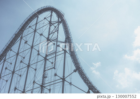 青空とジェットコーターのレール ラクーア 後楽園 遊園地 青空とジェットコーターのレール ラクーア 後楽園 遊園地 130007552