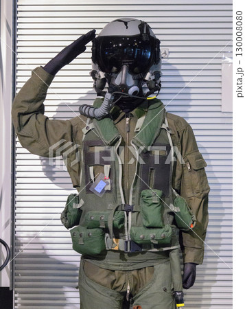 航空自衛隊戦闘機パイロットの装備 130008080