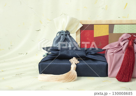 Traditional Korean folding screen platform, Chuseok, Lunar New Year holiday product background image Traditional Korean folding screen platform, Chuseok, Lunar New Year holiday product background image 130008685