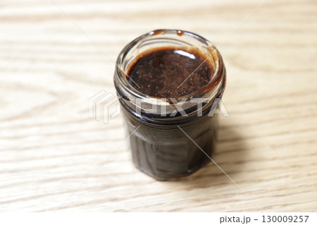 瓶に入った梅肉エキスの写真 瓶に入った梅肉エキスの写真 130009257