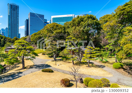 【東京都】高層ビルに囲まれた浜離宮恩賜庭園 130009352