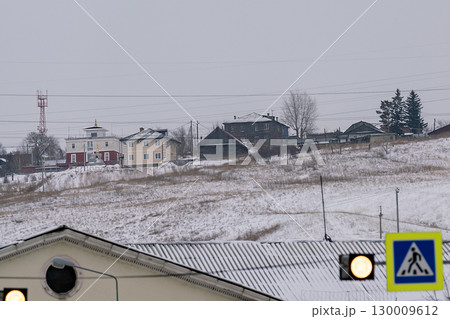 Private residential houses on a snowy hill on the outskirts of the city. 130009612