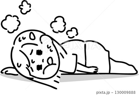 疲れすぎて横たわる肥満体型の女の子(線画) 130009888