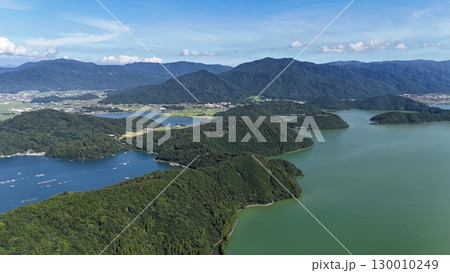 ドローン空撮 青空の若狭湾 海の色と湖の色の違い 福井県 130010249
