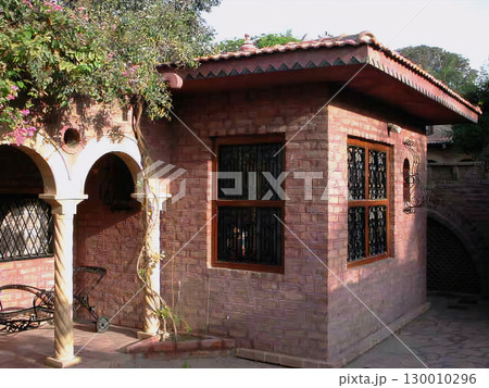 A western style villa @Pakistan / 洋風別荘の一室の例 @パキスタン 130010296
