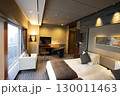 高層階ラグジュアリーホテルのスイートルーム ベッドルーム（シティビュー・ワークスペース併設客室） 130011463