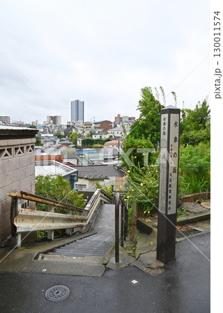 東京の坂道・水車の坂【東京都北区赤羽】 東京の坂道・水車の坂【東京都北区赤羽】 130011574