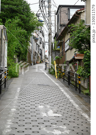 東京の急な坂道・弁天坂【東京都北区赤羽】 東京の急な坂道・弁天坂【東京都北区赤羽】 130011579