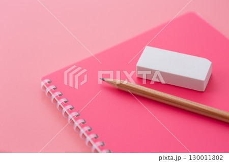 ピンクのノートと鉛筆と消しゴム ピンクのノートと鉛筆と消しゴム 130011802