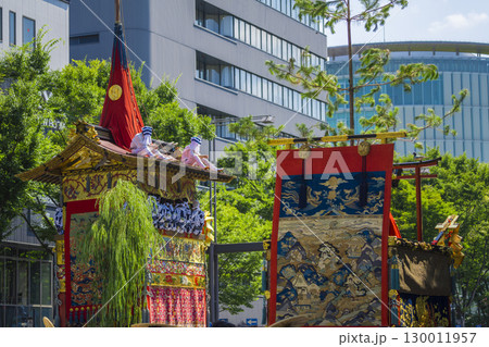 京都　祇園祭　後祭　北観音山と八幡山の山鉾巡行 130011957