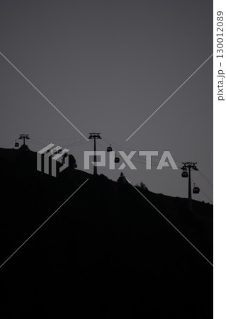 ケーブルカーの影 130012089