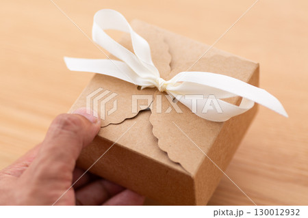 プレゼント 130012932