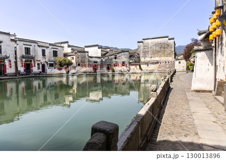 Hongcun ancient village crescent moon pond in Anhui offers located in the center of the village is serene and peaceful Hongcun ancient village crescent moon pond in Anhui offers located in the center of the village is serene and peaceful 130013896