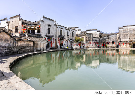 Hongcun ancient village crescent moon pond in Anhui offers located in the center of the village is serene and peaceful 130013898