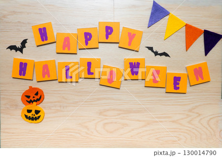 木目背景のハロウィンデザイン 130014790