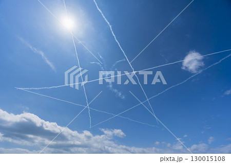 夏の青空と松島基地のブルーインパルス　スタークロス　宮城県東松島市 130015108