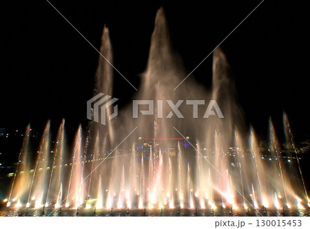 富岩運河環水公園 サマーファウンテン 噴水ショー 富岩運河環水公園 サマーファウンテン 噴水ショー 130015453