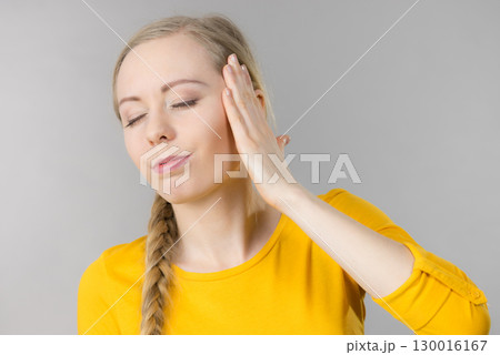 Woman having head ache 130016167