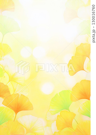 黄色く色づいたイチョウの背景素材 130016760