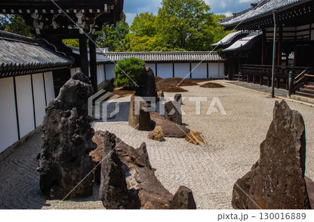 【京都風景】東福寺本坊庭園 質実剛健の風格漂う南庭 【京都風景】東福寺本坊庭園 質実剛健の風格漂う南庭 130016889