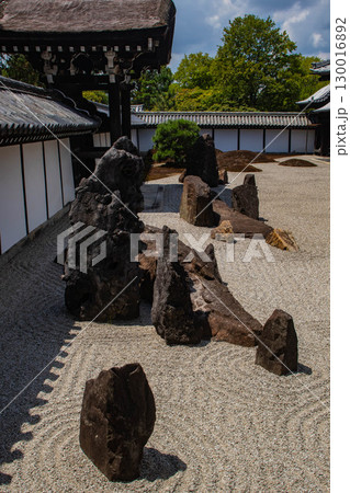 【京都風景】東福寺本坊庭園 質実剛健の風格漂う南庭 【京都風景】東福寺本坊庭園 質実剛健の風格漂う南庭 130016892