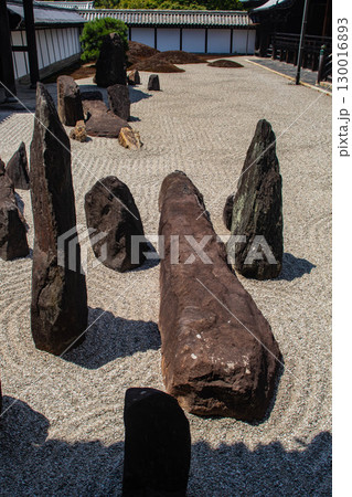 【京都風景】東福寺本坊庭園　質実剛健の風格漂う南庭 130016893