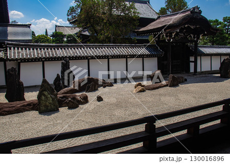 【京都風景】東福寺本坊庭園　質実剛健の風格漂う南庭 130016896