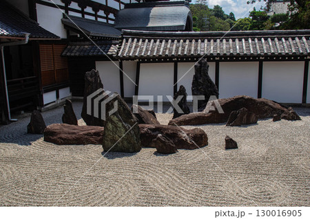 【京都風景】東福寺本坊庭園　質実剛健の風格漂う南庭 130016905