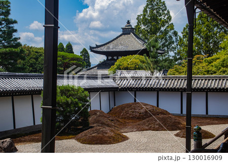 【京都風景】東福寺本坊庭園　質実剛健の風格漂う南庭 130016909