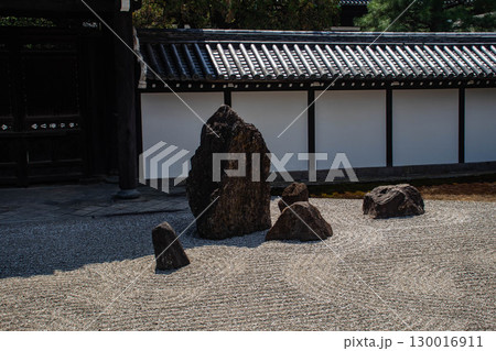 【京都風景】東福寺本坊庭園 質実剛健の風格漂う南庭 【京都風景】東福寺本坊庭園 質実剛健の風格漂う南庭 130016911