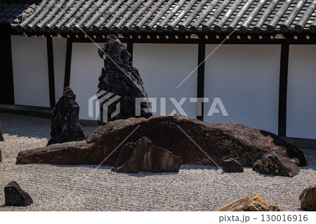 【京都風景】東福寺本坊庭園 質実剛健の風格漂う南庭 【京都風景】東福寺本坊庭園 質実剛健の風格漂う南庭 130016916