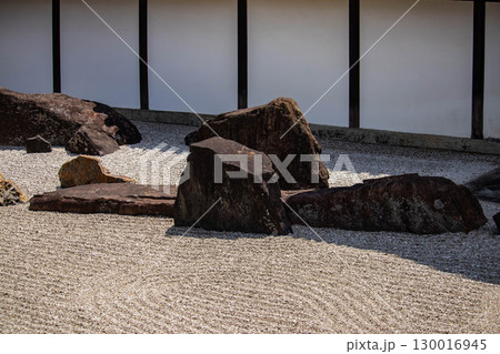 【京都風景】東福寺本坊庭園 質実剛健の風格漂う南庭 【京都風景】東福寺本坊庭園 質実剛健の風格漂う南庭 130016945