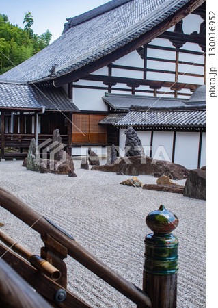 【京都風景】東福寺本坊庭園　質実剛健の風格漂う南庭 130016952