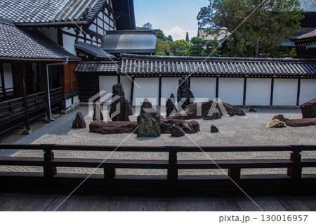 【京都風景】東福寺本坊庭園　質実剛健の風格漂う南庭 130016957