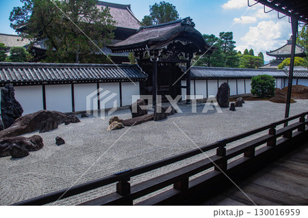 【京都風景】東福寺本坊庭園　質実剛健の風格漂う南庭 130016959