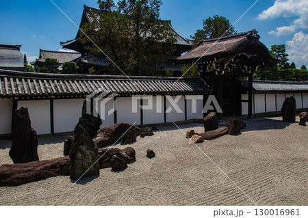 【京都風景】東福寺本坊庭園 質実剛健の風格漂う南庭 【京都風景】東福寺本坊庭園 質実剛健の風格漂う南庭 130016961